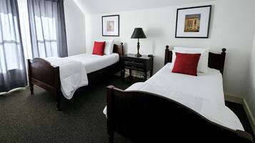 4 bedrooms, desk, iron/ironing board, WiFi