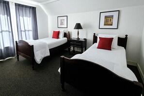 4 habitaciones, escritorio, tabla de planchar con plancha y wifi 