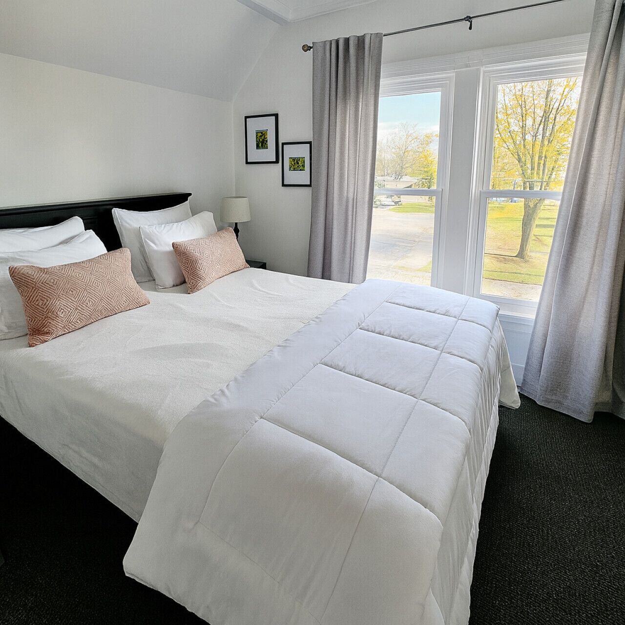 4 bedrooms, desk, iron/ironing board, WiFi