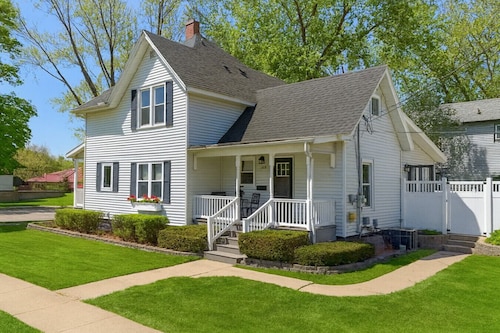 Field House | Game Room | DOWNTOWN Dells | Basketball Court| Arcade