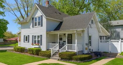 Field House | Game Room | DOWNTOWN Dells | Basketball Court| Arcade