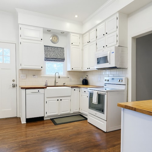 Field House | Game Room | DOWNTOWN Dells | Basketball Court| Arcade