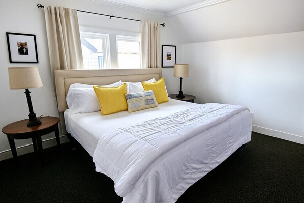 4 bedrooms, desk, iron/ironing board, WiFi