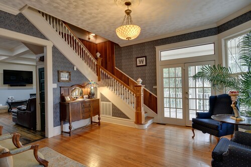 Historic Hot Springs Home < 1 Mi to Oaklawn!