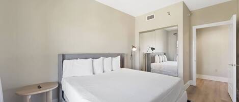 2 habitaciones, tabla de planchar con plancha, wifi y ropa de cama