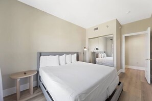 2 عدّة غرف نوم ومكتب ومكواة/لوح كي وواي فاي