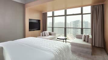 Executive Suite, 1 King Bed, City View