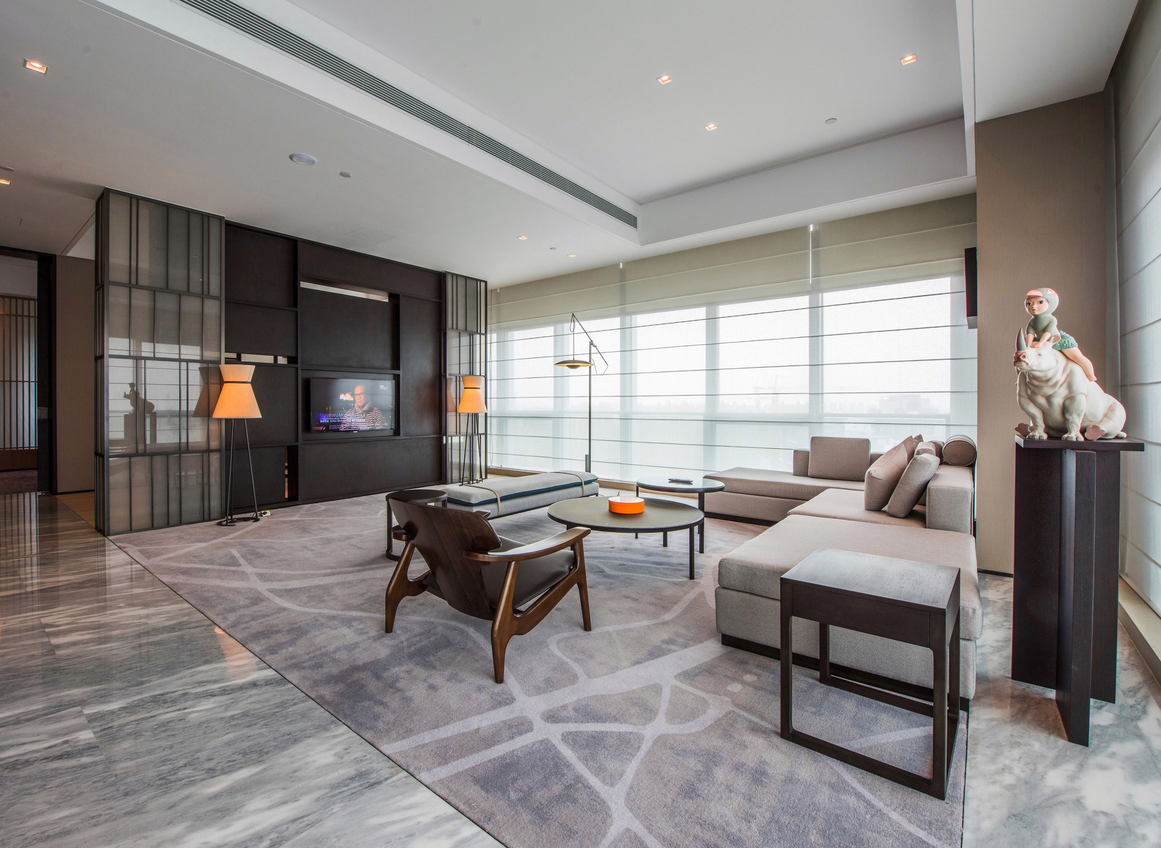 executive suite, 1 king bed, city view | minibar, in-room safe, desk, blackout curtains