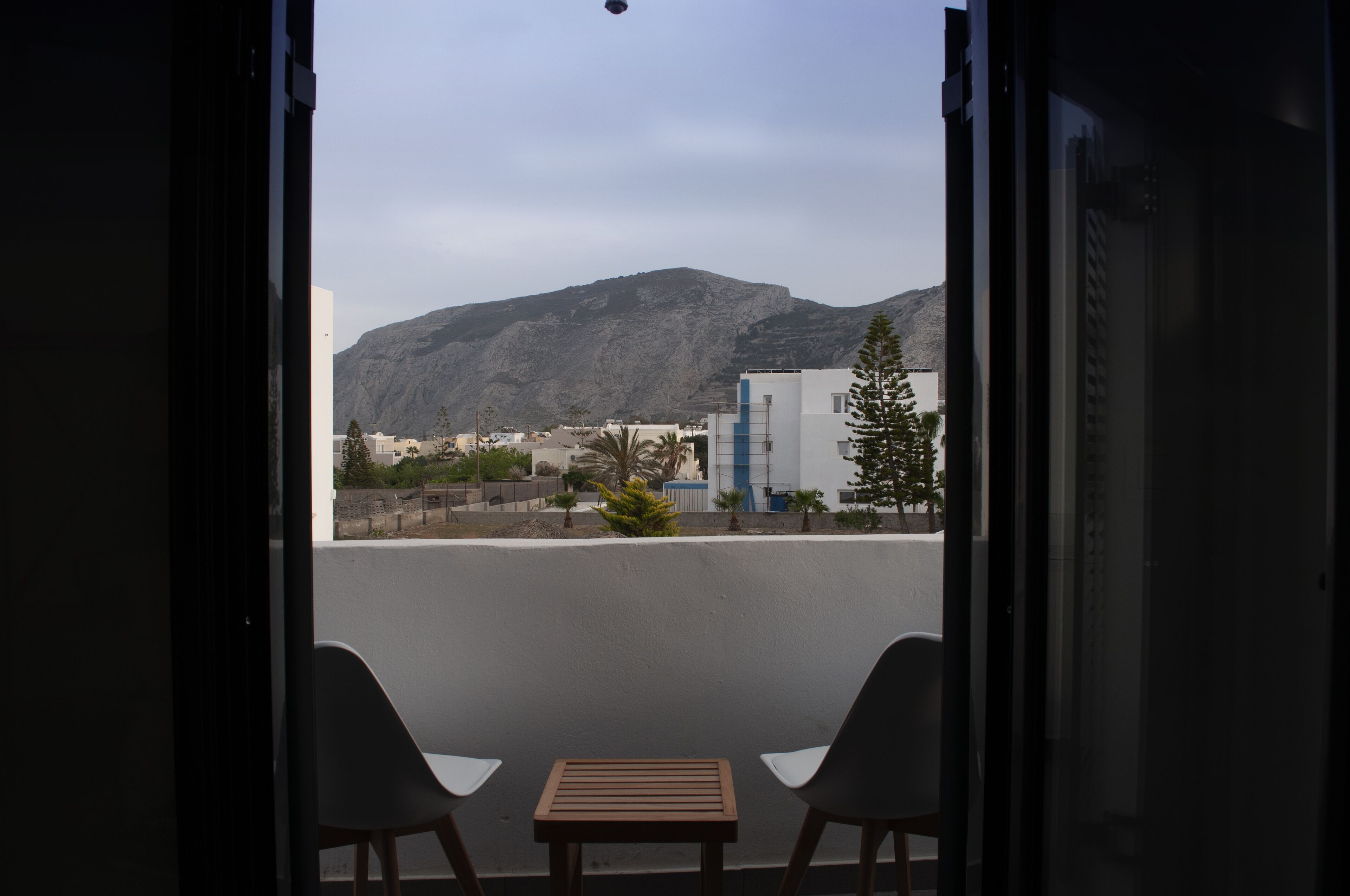 deluxe duplex, 1 queen bed, hot tub, oceanfront (suite d) | terrace/patio