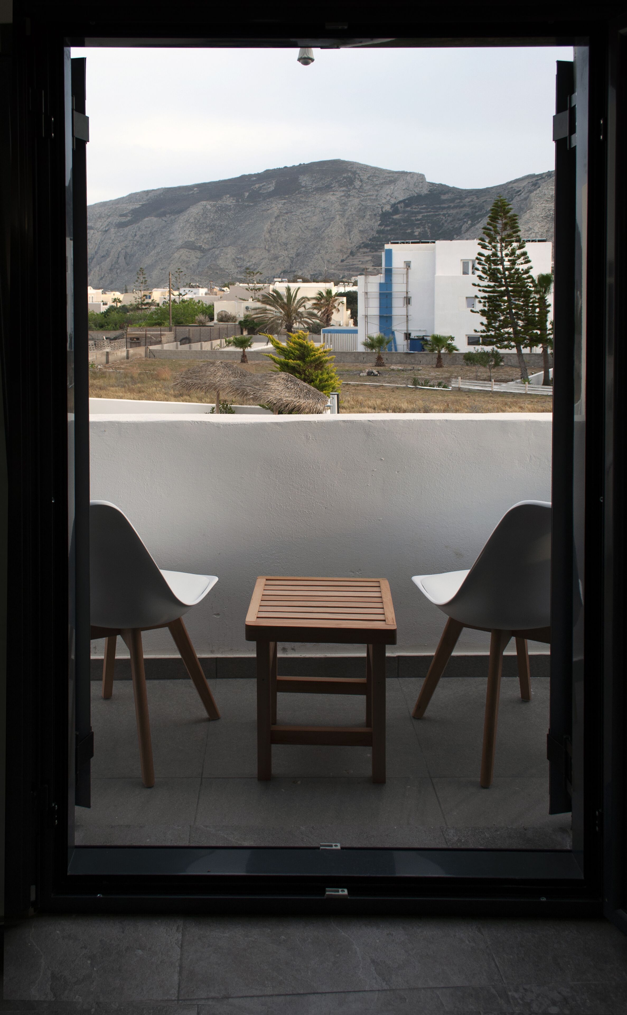 deluxe duplex, 1 queen bed, hot tub, oceanfront (suite d) | terrace/patio