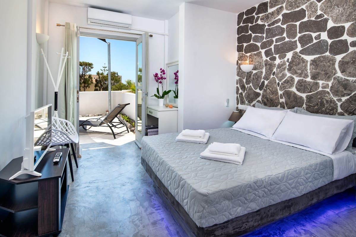 Egyptian cotton sheets, premium bedding, pillowtop beds, in-room safe