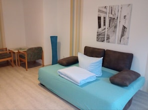 1 bedroom, premium bedding, desk, soundproofing - Appartemens Haus Maria Anna (Bad Ems)