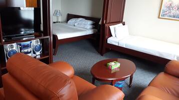 Superior Apartment, 1 Bedroom | 1 bedroom, soundproofing, iron/ironing board, free WiFi