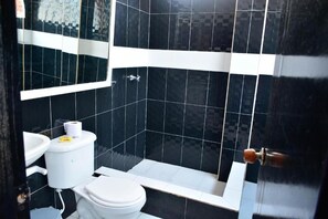Standard Superior  | Badezimmer | Dusche, Handtücher