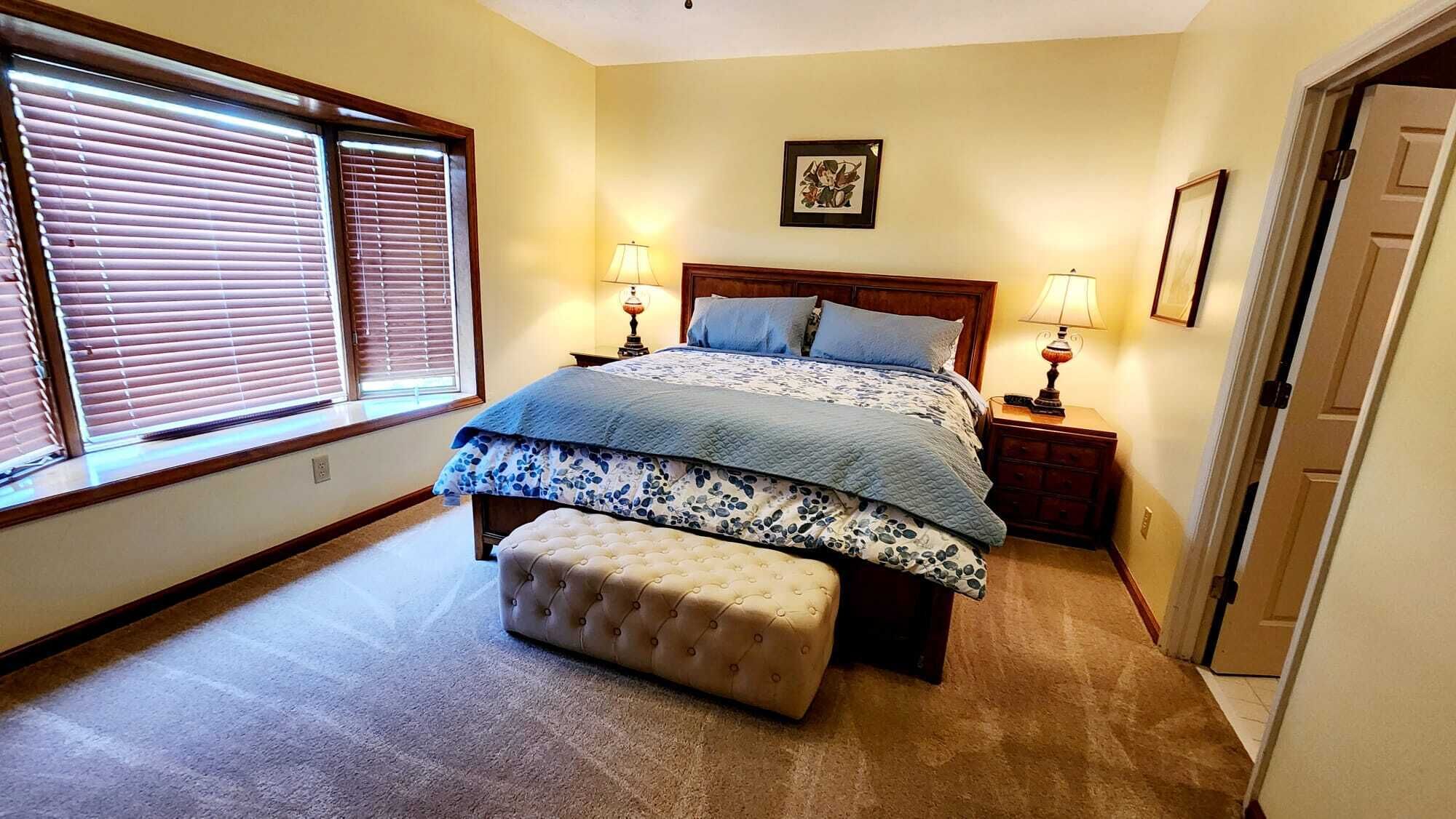 3 bedrooms, iron/ironing board, wifi, bed sheets