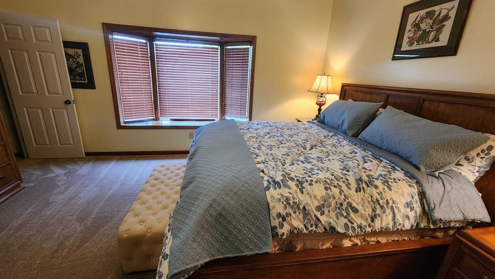 3 bedrooms, iron/ironing board, wifi, bed sheets