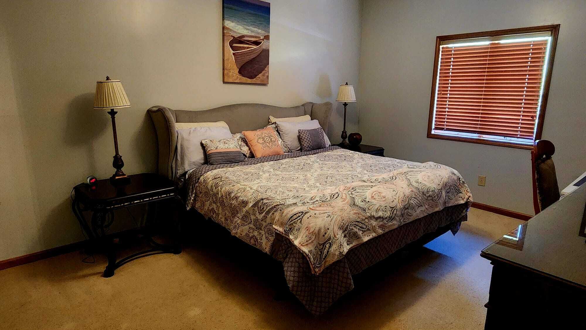 3 bedrooms, iron/ironing board, wifi, bed sheets