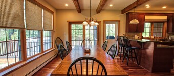 TOP RATED SKI LODGE / HOT TUB / MOUNTAIN VIEWS