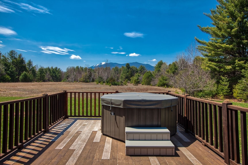 TOP RATED SKI LODGE / HOT TUB / MOUNTAIN VIEWS Reviews, Deals