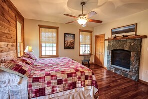 5 bedrooms, WiFi, bed sheets - TOP RATED SKI LODGE / HOT TUB / MOUNTAIN VIEWS (Wilmington)