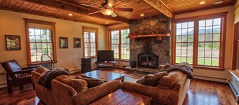 TOP RATED SKI LODGE / HOT TUB / MOUNTAIN VIEWS