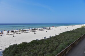 On the beach - 1st Floor Unit with Incredible Gulf Views! Summer Deals!! Free Activities! (Panama City Beach)