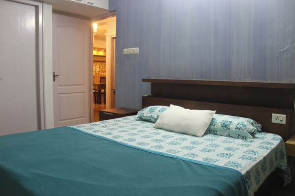 3 bedrooms, desk, iron/ironing board, free WiFi