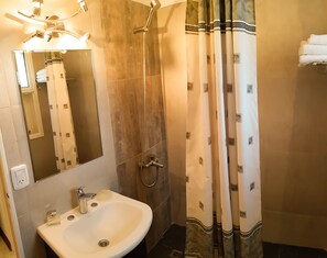 Appartamento Standard, 1 letto matrimoniale con divano letto | Bagno | Doccia, asciugacapelli, asciugamani