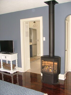 Interior - Charming Cottage in Fabulous Location in Niagara on the Lake (Niagara-on-the-Lake)