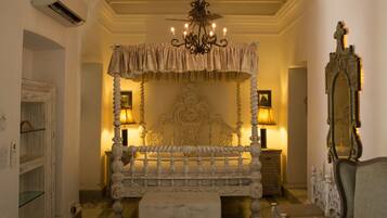 Classic Room, 1 King Bed | Individually furnished, bed sheets, wheelchair access