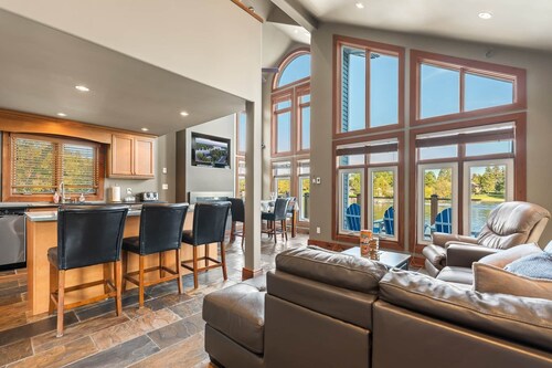 Waterfront Cottage w/ Firepit, Boathouse, Canoes & Game Room