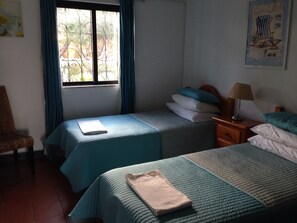 3 bedrooms, in-room safe, iron/ironing board, travel cot