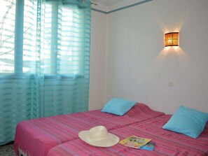 3 bedrooms, free WiFi - Charming 3BR House in Quiet Area, Near Beach & Shops, A/C, Terrace, BBQ, Parking, WiFi - Fréjus (Fréjus)