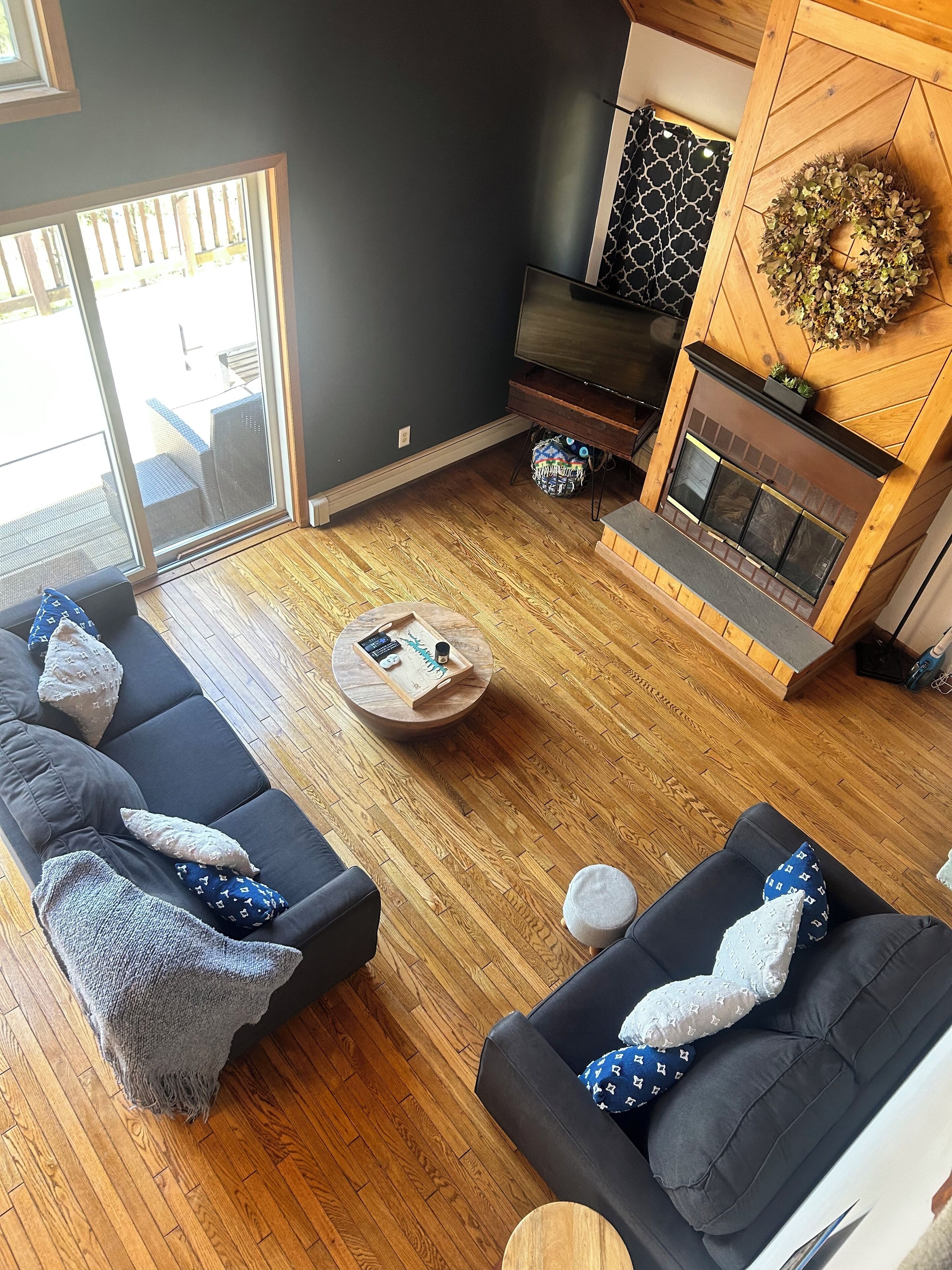 Smart TV, fireplace, video games, DVD player