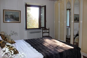 7 bedrooms, iron/ironing board, Internet, bed sheets