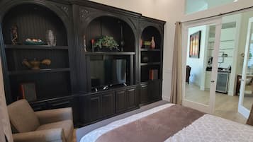 4 bedrooms, desk, iron/ironing board, free WiFi