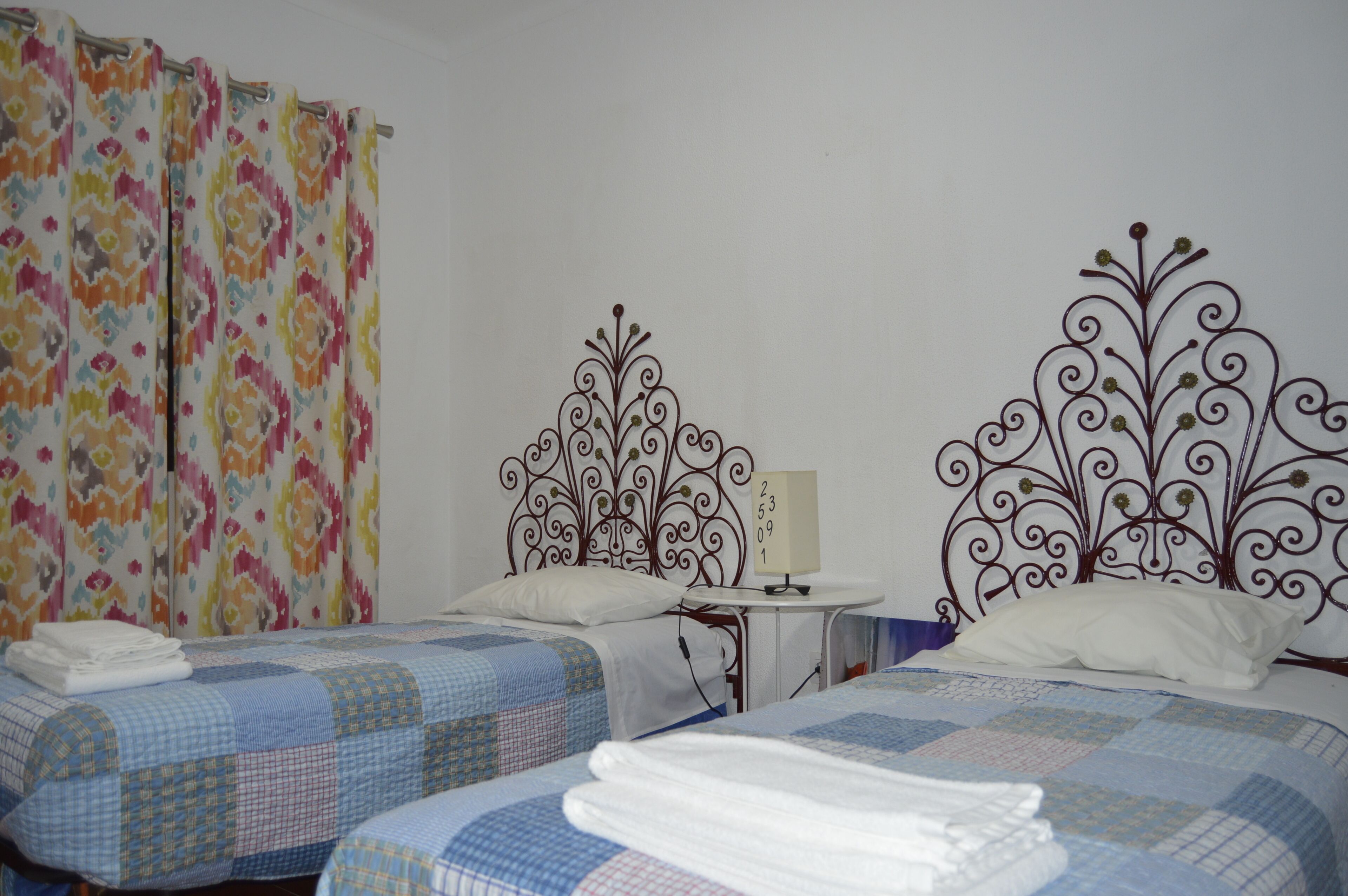 2 slaapkamers, een strijkplank/strijkijzer, gratis wifi, beddengoed