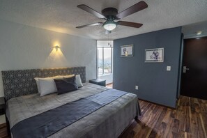 Desk, free WiFi, bed sheets - Hotel Delf-inn (Jiutepec)