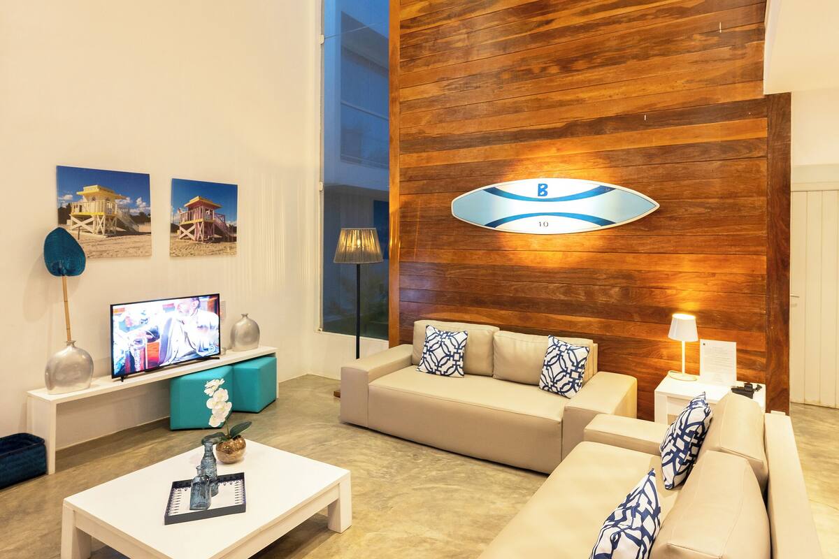 superior villa, 1 king bed, non smoking | living room | flat-screen tv