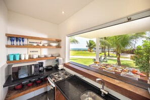 Vila superior, 1 cama King, para não fumantes | Cozinha privada | Geladeira, micro-ondas, fogão