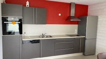 雪櫃、微波爐、焗爐、爐具