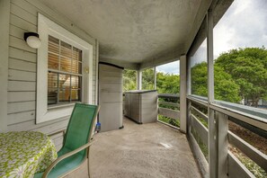Outdoor dining - Veranda by the Beach / Close to Pool & Amenities / Seconds to Beach / SV173 (New Smyrna Beach)
