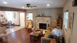 Smart TV, fireplace, DVD player, books -  Lovely English Country style home   (New Buffalo)