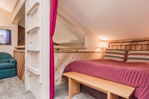 2 bedrooms, iron/ironing board, free WiFi, bed sheets - Crestview B #46 - Spacious 1 Bedroom + Loft, 3 Baths, Sleeps 7! (Mammoth Lakes)