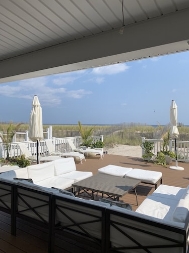 SPECTACULAR OCEAN FRONT -PRIVATE BEACH HOME in MANTOLOKING 