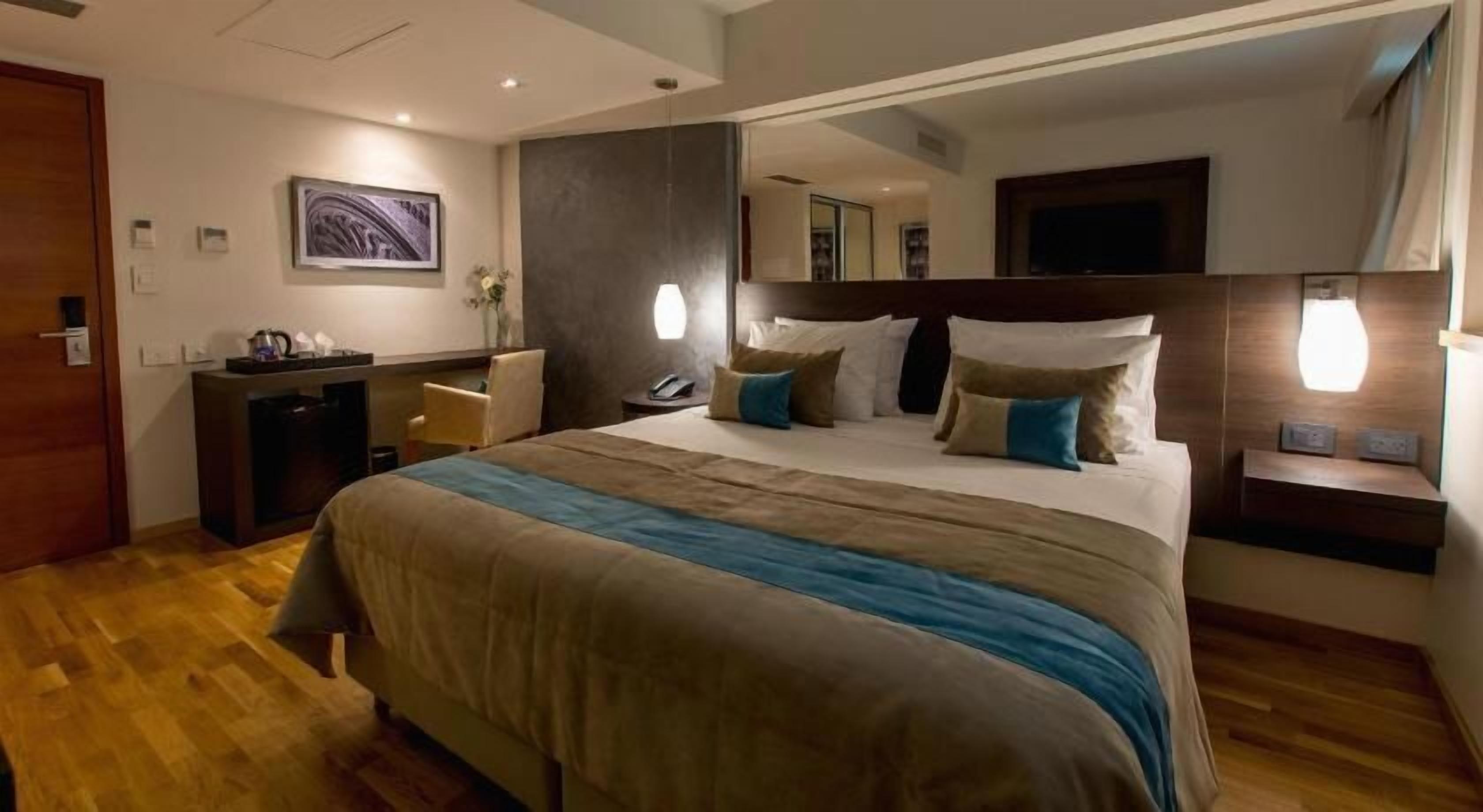 Premium bedding, minibar, in-room safe, desk