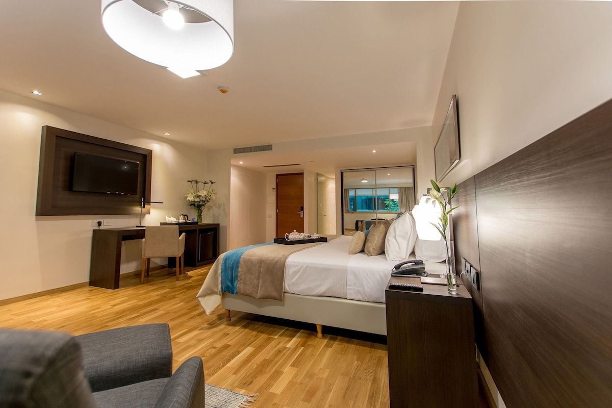 Premium bedding, minibar, in-room safe, desk