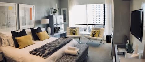 Luxury Studio Suite, 1 King Bed, City View
