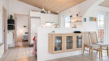 Réfrigérateur, plaque de cuisson, cafetière/bouilloire