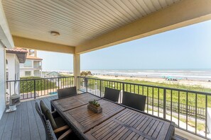 Outdoor dining - Good Hope Beach Home - Beachfront fun;Invigorating pool;Laidback ambiance (South Padre Island)